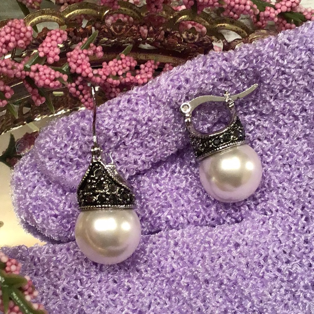 #239 Pearl Earrings